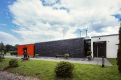 Feuerbestattungen Dülmen GmbH & Co. KG; erbaut 2007; Architekt Klaus Pfeiffer Darmstadt; rotes Verwaltungsgebäude; Grote Busch 10, 48249 Dülmen